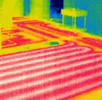 Thermografie: Heizschlangen einer Fußbodenheizung